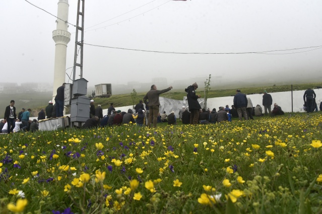 Kadırga'daki üstü açık camide ilk cuma namazı kılındı 8