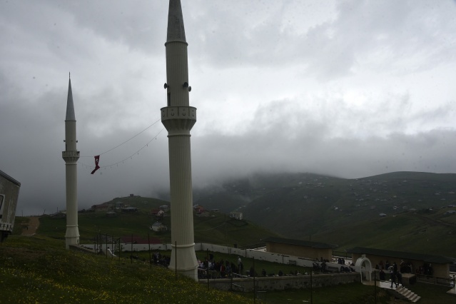 Kadırga'daki üstü açık camide ilk cuma namazı kılındı 2