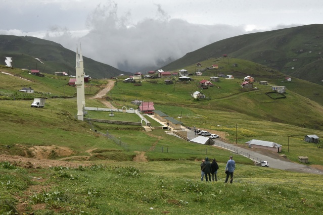 Kadırga'daki üstü açık camide ilk cuma namazı kılındı 24