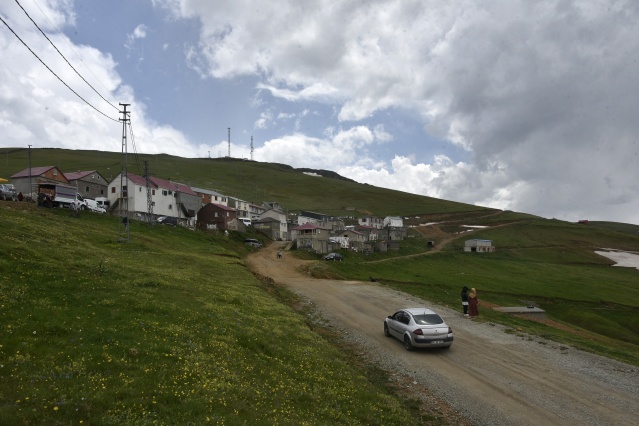 Kadırga'daki üstü açık camide ilk cuma namazı kılındı 16