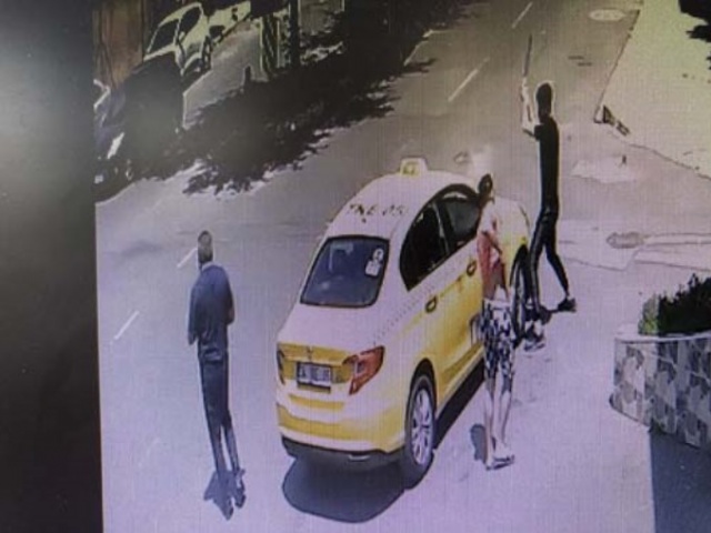 Annesine sarkıntılık yaptığı iddia edilen taksiciyi demir sopayla böyle dövdü 6