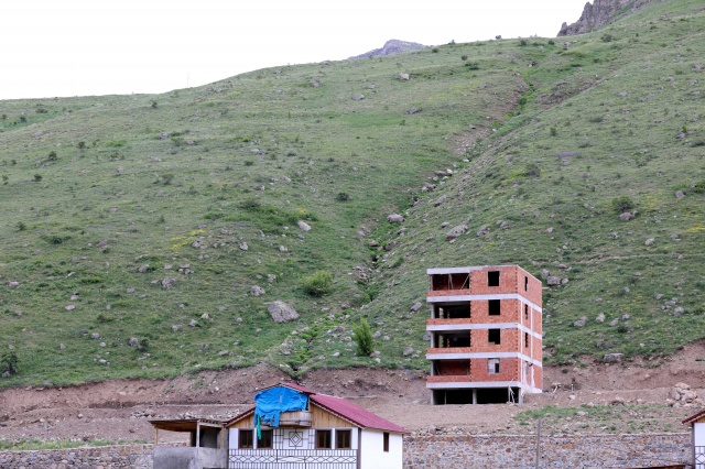 Karadeniz yaylalarında yeni kaçak yapılar yükseliyor! 9