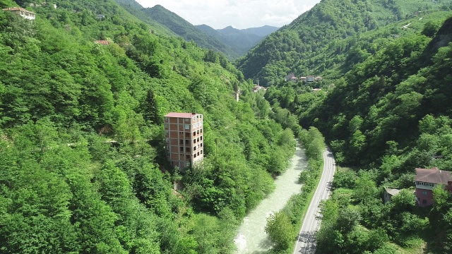 Karadeniz yaylalarında yeni kaçak yapılar yükseliyor! 8