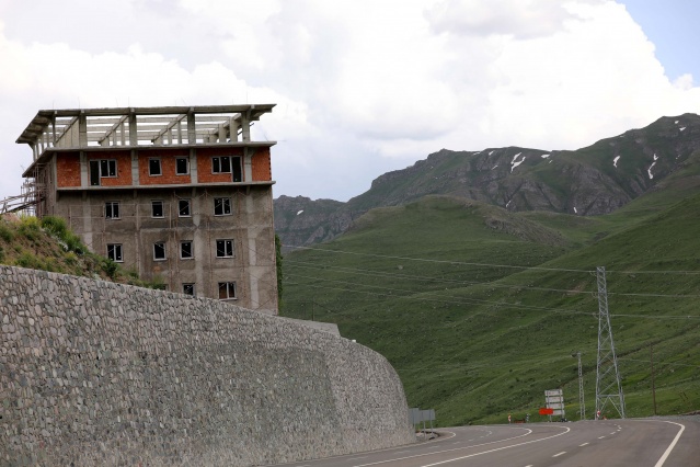 Karadeniz yaylalarında yeni kaçak yapılar yükseliyor! 3