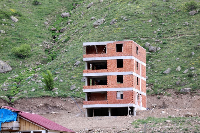 Karadeniz yaylalarında yeni kaçak yapılar yükseliyor! 10