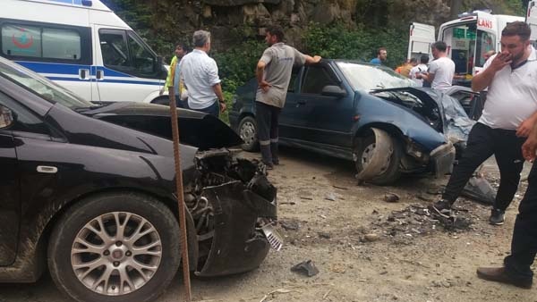 Uzungöl yolunda kaza: 3 yaralı 5