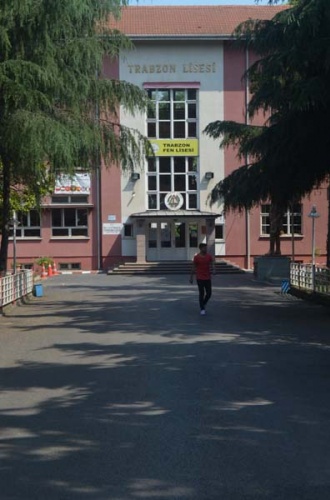 Trabzon'da sınava geç kalanlar alınmadı 3