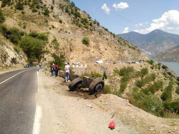 Yayla yolunda feci kaza - 1 ölü 8 yaralı 11