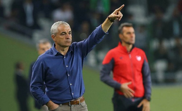 Eski Trabzonspor teknik direktörü eşinden boşandı 4