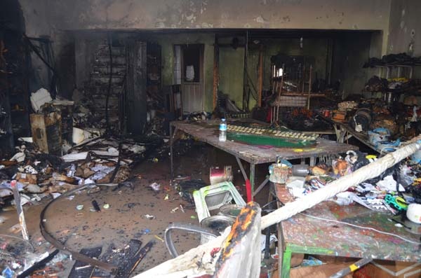 Trabzon'da hediyelik eşya dükkanı alevlere teslim oldu 7