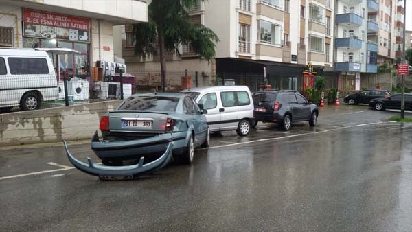 Trabzon'da araç bahçeye uçtu 2