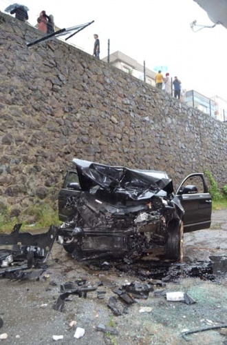 Trabzon'da araç bahçeye uçtu 13