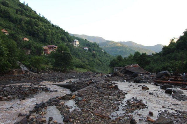 Araklı'daki facia sonrası evlerine ilk kez gittiler 2