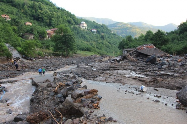 Araklı'daki facia sonrası evlerine ilk kez gittiler 25