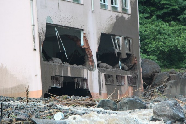 Araklı'daki facia sonrası evlerine ilk kez gittiler 12