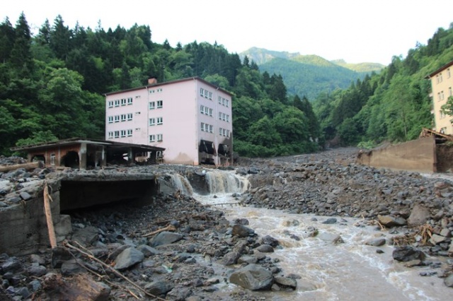 Araklı'daki facia sonrası evlerine ilk kez gittiler 13