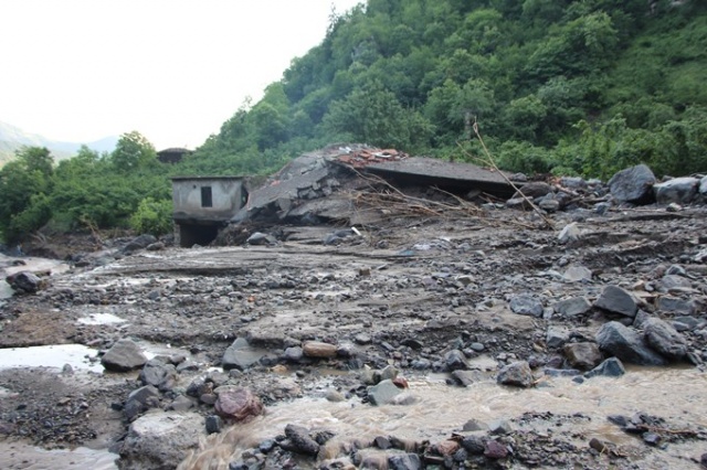 Araklı'daki facia sonrası evlerine ilk kez gittiler 24