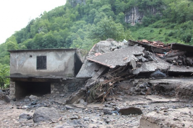 Araklı'daki facia sonrası evlerine ilk kez gittiler 10