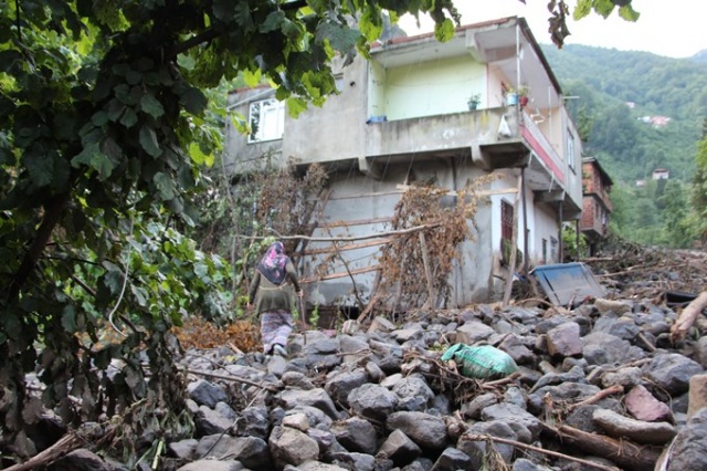 Araklı'daki facia sonrası evlerine ilk kez gittiler 20