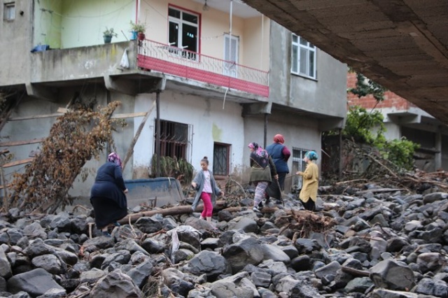 Araklı'daki facia sonrası evlerine ilk kez gittiler 28