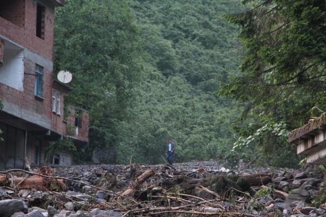 Araklı'daki facia sonrası evlerine ilk kez gittiler 22