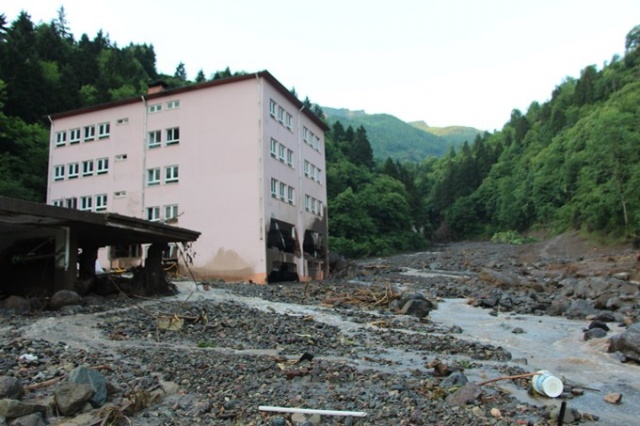 Araklı'daki facia sonrası evlerine ilk kez gittiler 26