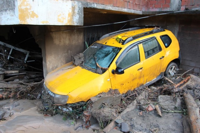 Araklı'daki facia sonrası evlerine ilk kez gittiler 8