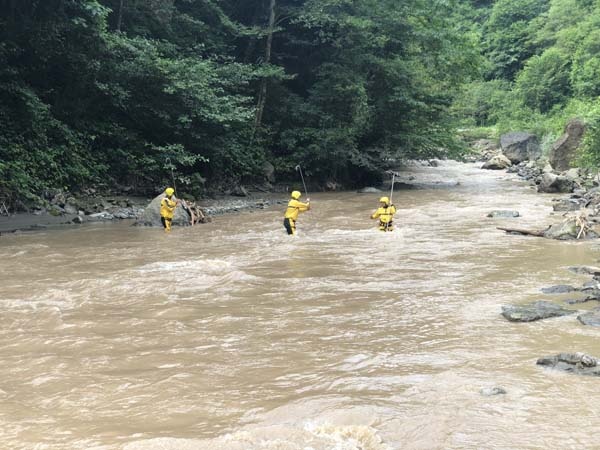 Araklı'da selde kaybolan 3 kişi aranıyor 9