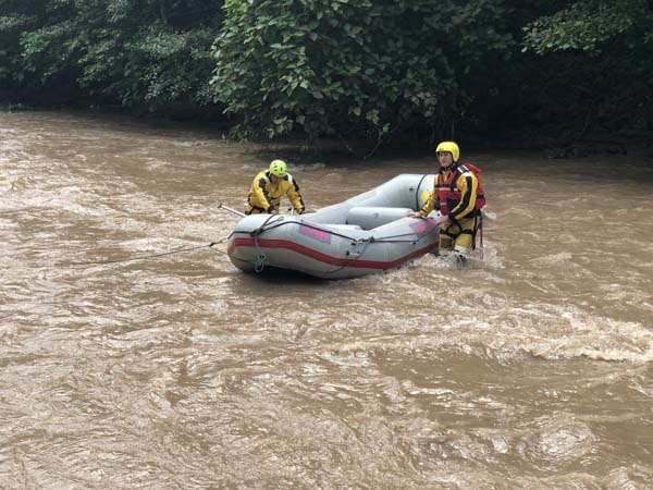 Araklı'da selde kaybolan 3 kişi aranıyor 8