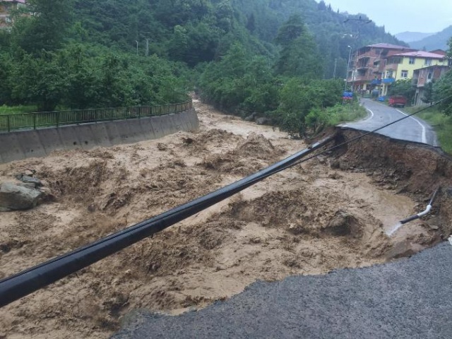 Yomra'daki selden fotoğraflar 12