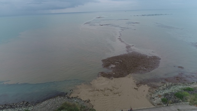 Trabzon’da yağış sonrası deniz bu hale geldi! 3