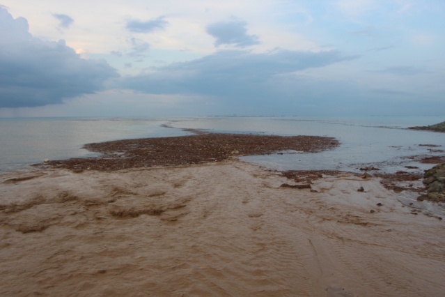 Trabzon’da yağış sonrası deniz bu hale geldi! 9