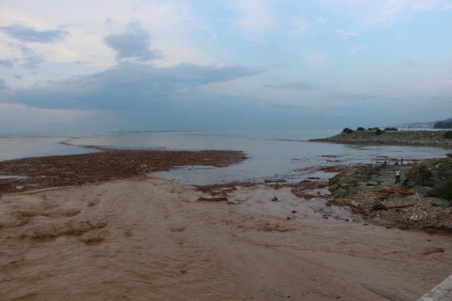 Trabzon’da yağış sonrası deniz bu hale geldi! 10