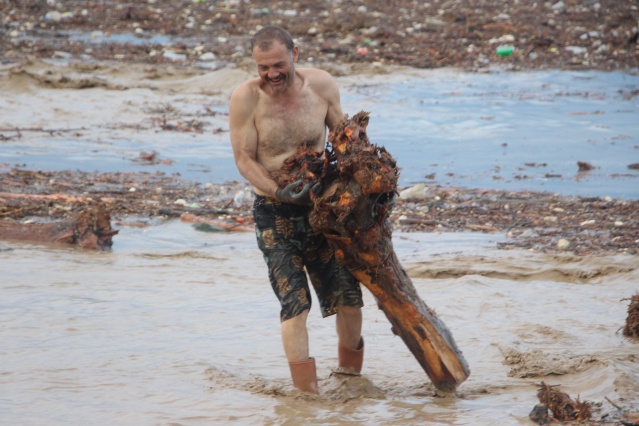 Trabzon’da yağış sonrası deniz bu hale geldi! 13