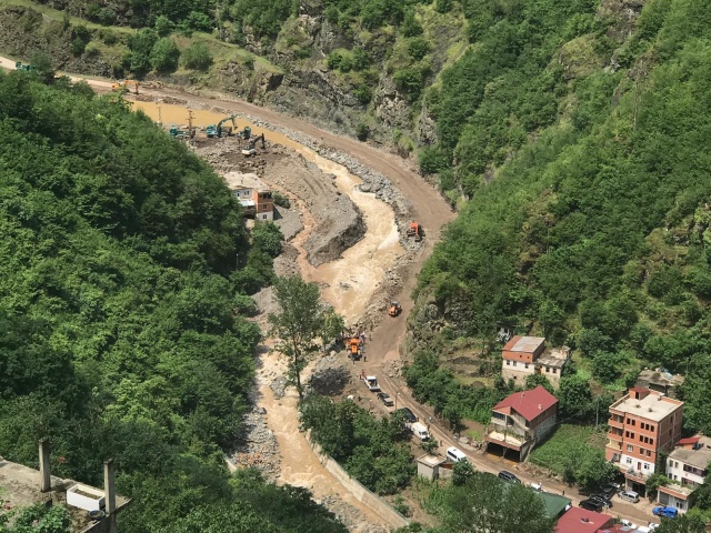 Araklı'da arama kurtarma çalışmalarında 3. gün 2