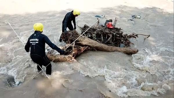 Araklı'da kayıp 3 kişi aranıyor 3