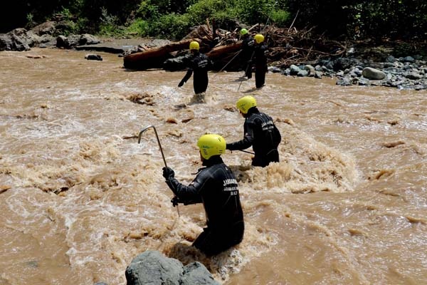 Araklı'da kayıp 3 kişi aranıyor 9