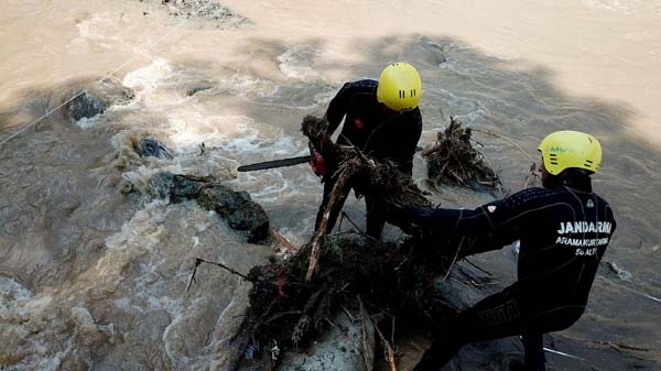 Araklı'da kayıp 3 kişi aranıyor 13