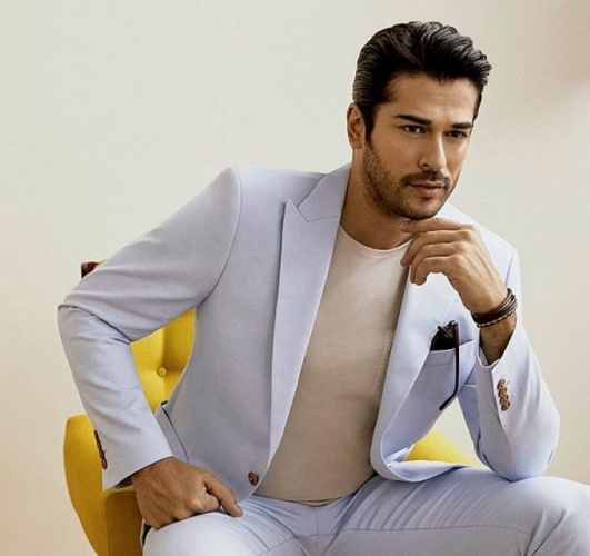 Burak Özçivit yeni imajıyla şaşırttı 6