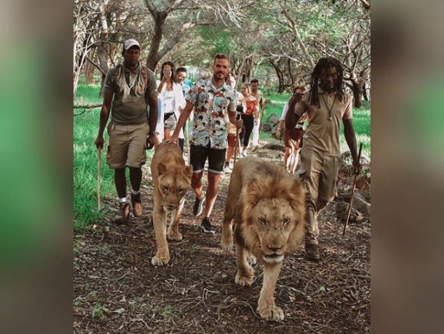 Novak ve sevgilisi tatilin keyfini sürüyor 4