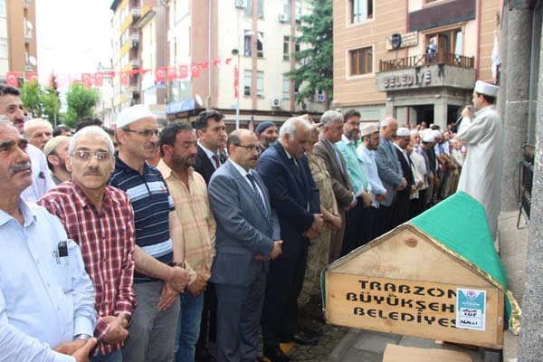 Araklı'da bulunan kişi son yolculuğuna uğurlandı 3