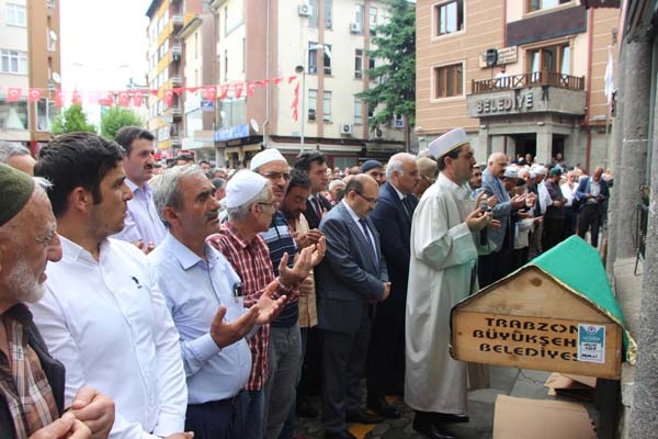 Araklı'da bulunan kişi son yolculuğuna uğurlandı 4