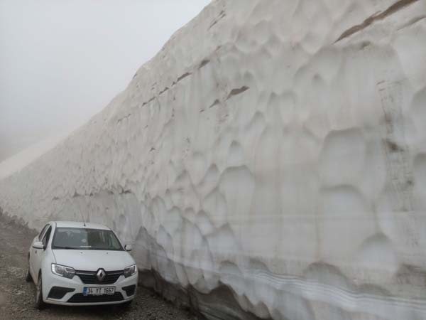 Haziran ayında 3000 rakımda metrelerce kar 5