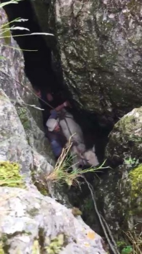 Düştüğü yerden çıkarmak için seferber oldular 5