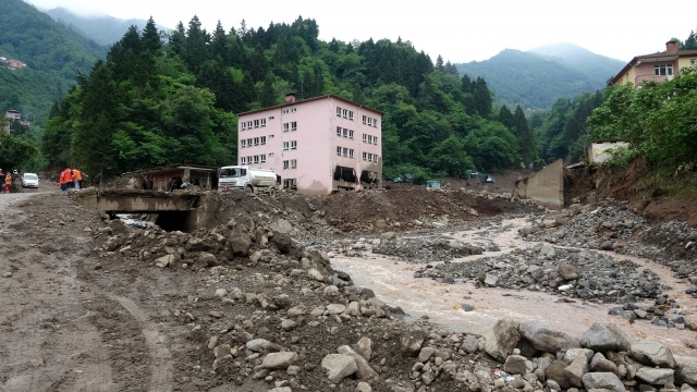 Araklı’da selin vurduğu mahalle boşaltılıyor! 8