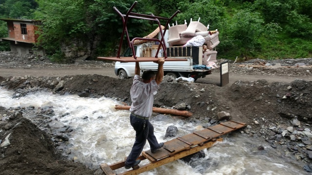 Araklı’da selin vurduğu mahalle boşaltılıyor! 6