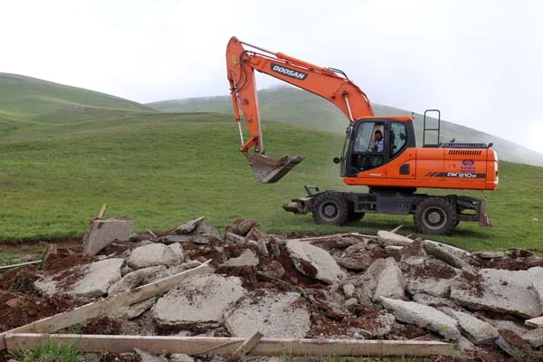 Gümüşhane yaylalarında yeni kaçak yapılara izin verilmiyor 3