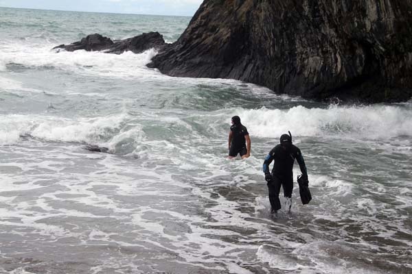Kayıp öğretmenin köpeği sahilde sahibini bekliyor 4