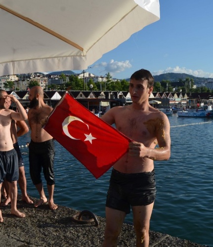 Birinci olan yarışmacıdan alkışlanacak davranış 2