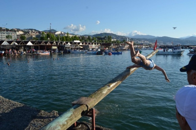 Birinci olan yarışmacıdan alkışlanacak davranış 6